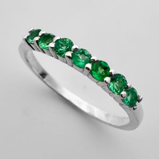 Anillo Cintillo con Esmeraldas